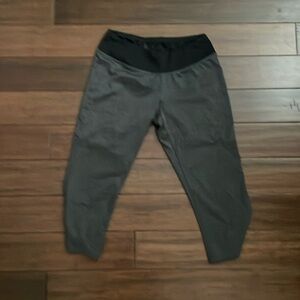 New Balance grey capris leggings